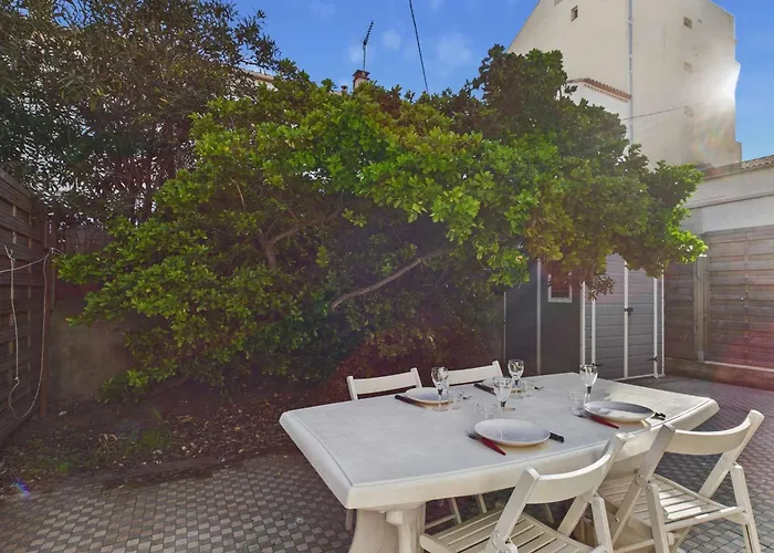 Сasa de vacaciones Maison Spacieuse A 70m De La Mer, D'agde - Fr-1-423-273